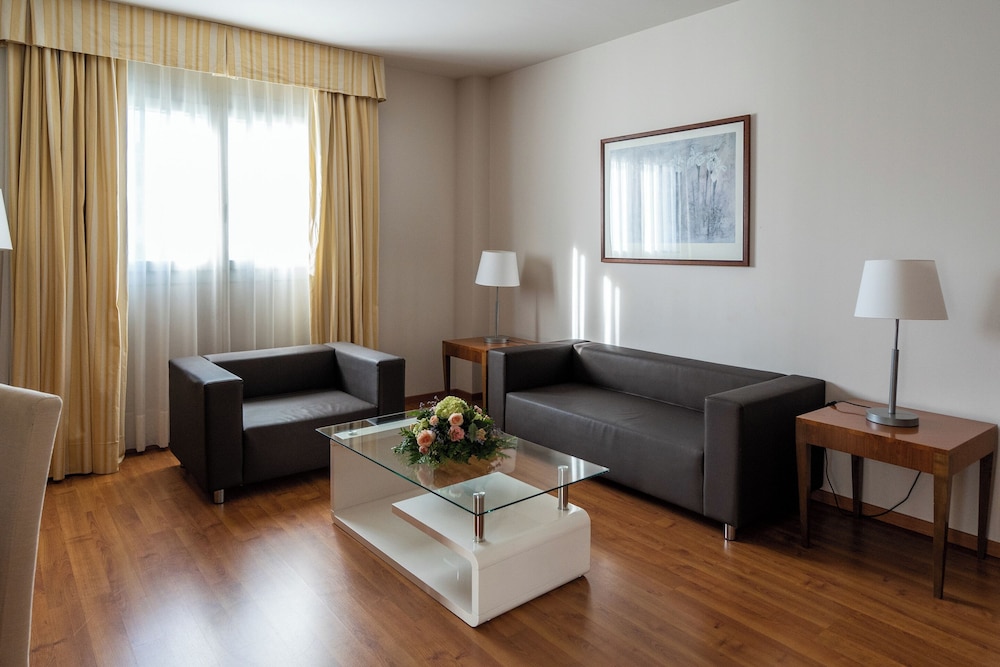 Suite Junior del hotel Avenida. Foto 3