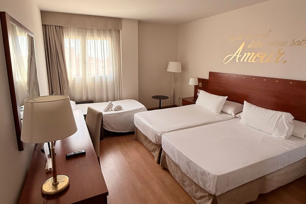Double Room with Extra Bed del hotel Avenida