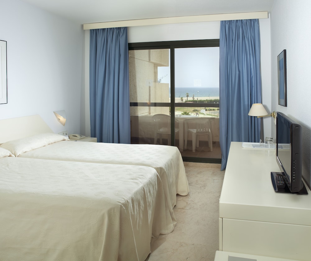 Habitación estándar doble del hotel AR Almerimar. Foto 2