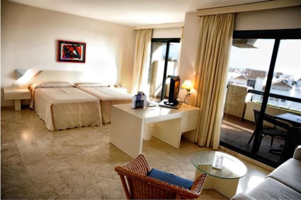 Suite Junior del hotel AR Almerimar. Foto 1
