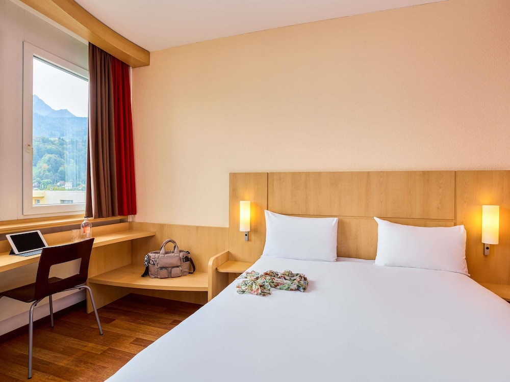 Habitación con 1 cama doble (160 x 200 cm) nuevo confort de sueño, vistas al Pilatus del hotel Ibis Luzern Kriens. Foto 6