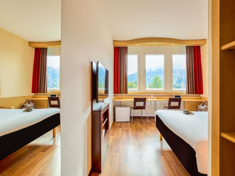 Habitación con 1 cama doble (160 x 200 cm) nuevo confort de sueño, vistas al Pilatus del hotel Ibis Luzern Kriens. Foto 7