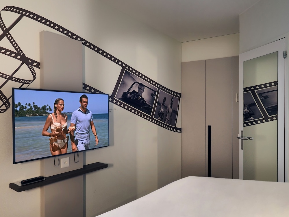 Habitaciones de cine - Cama doble del hotel Ibis Locarno. Foto 1