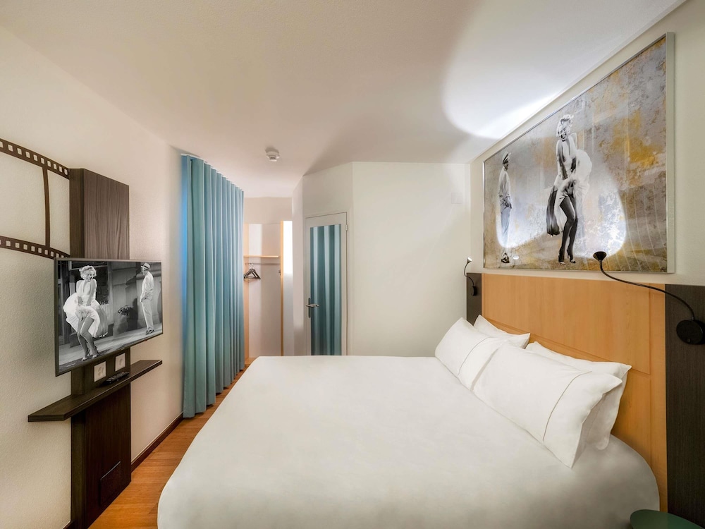 Habitaciones de cine - Cama doble del hotel Ibis Locarno. Foto 3