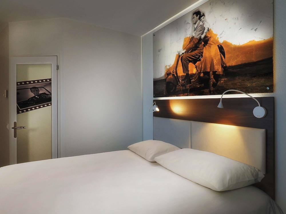 Habitaciones de cine - Cama doble del hotel Ibis Locarno. Foto 4