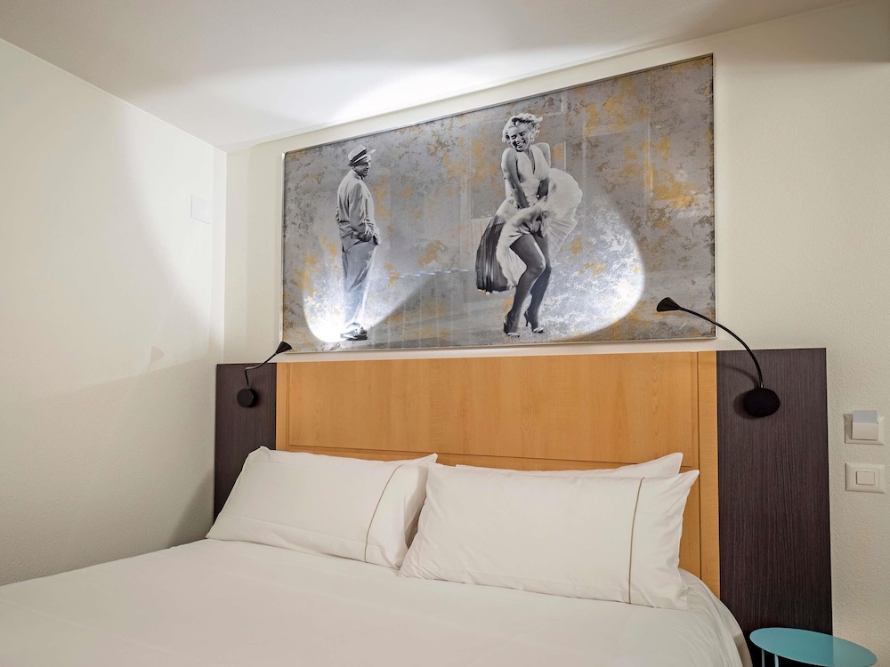 Habitaciones de cine - Cama doble del hotel Ibis Locarno. Foto 8