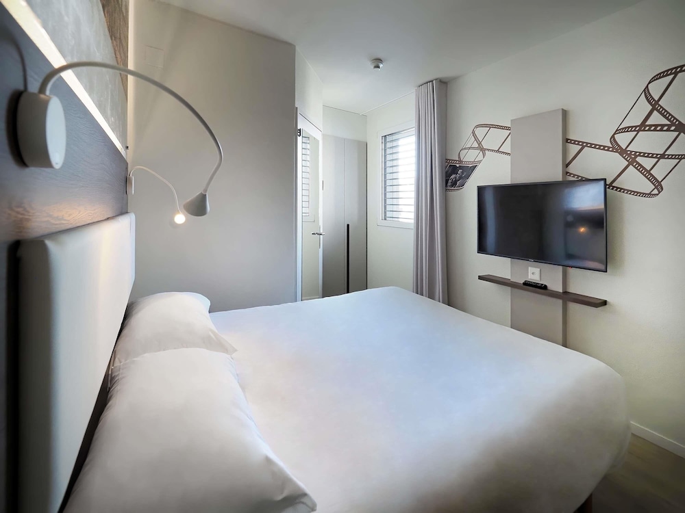 Habitaciones de cine - Cama doble del hotel Ibis Locarno. Foto 11