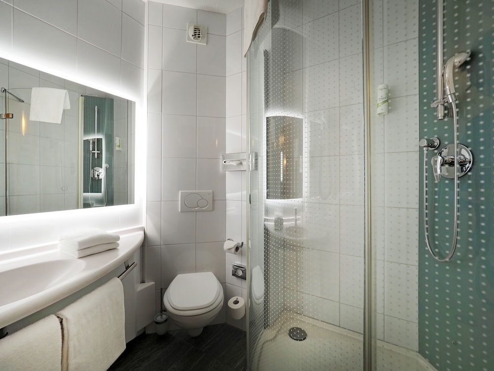 Habitaciones de cine - Cama doble del hotel Ibis Locarno. Foto 12