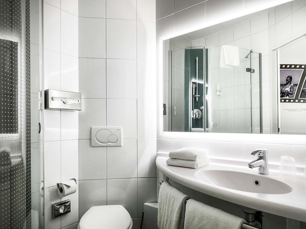 Habitaciones de cine - 2 camas individuales del hotel Ibis Locarno. Foto 6