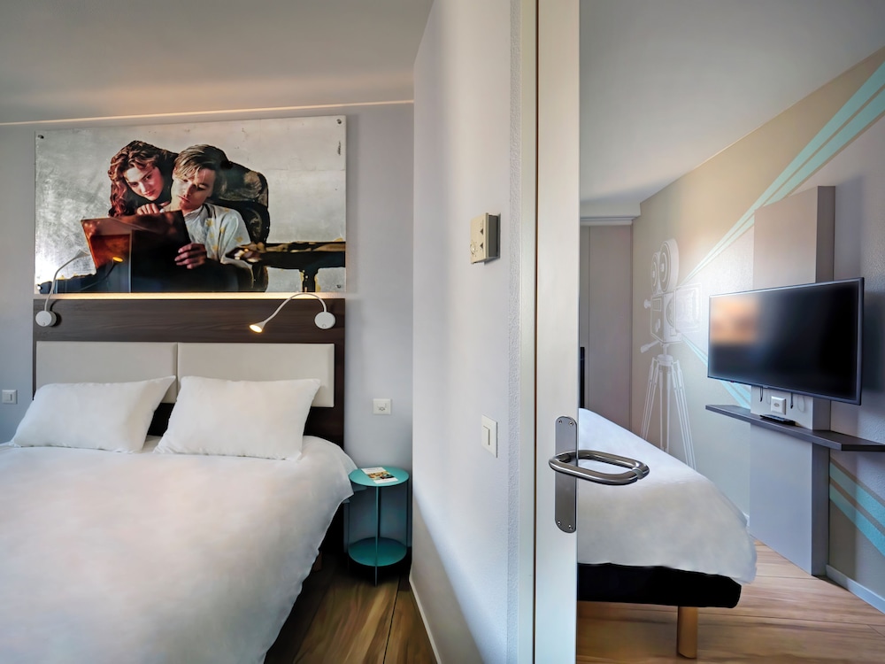 Habitación Superior con 1 cama doble del hotel Ibis Locarno. Foto 1