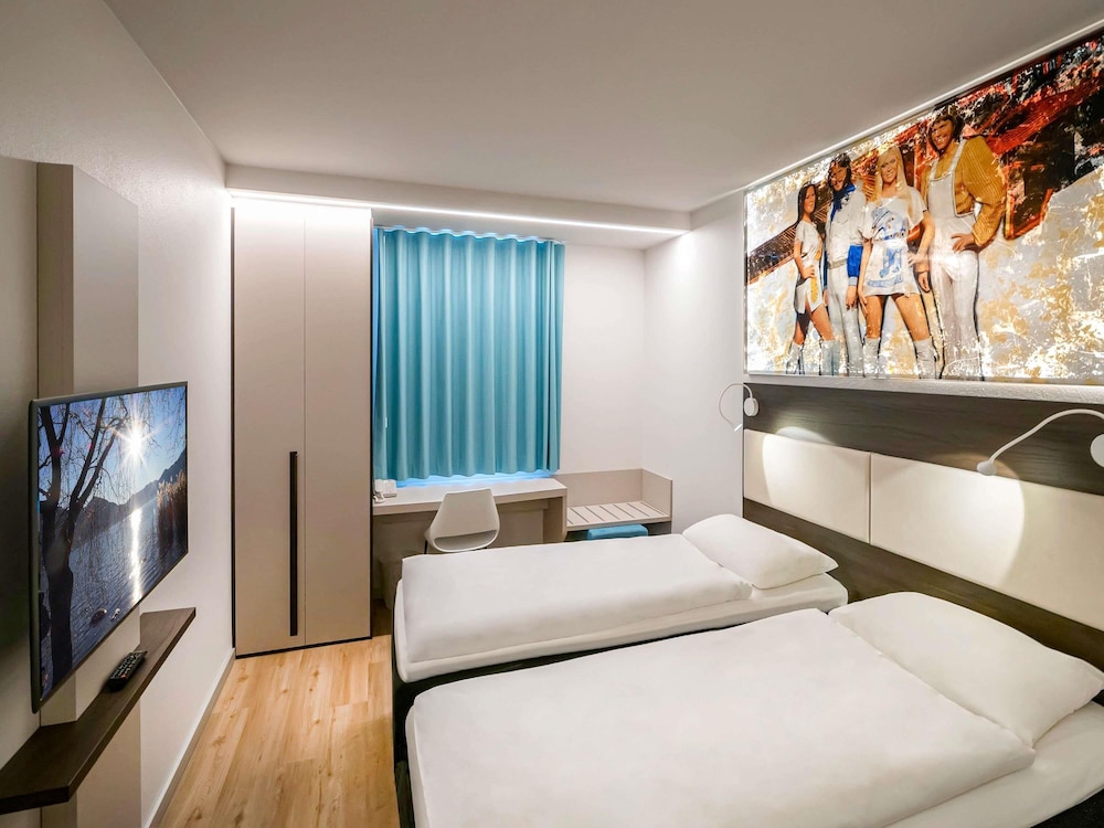Habitación superior con 2 camas individuales del hotel Ibis Locarno. Foto 4