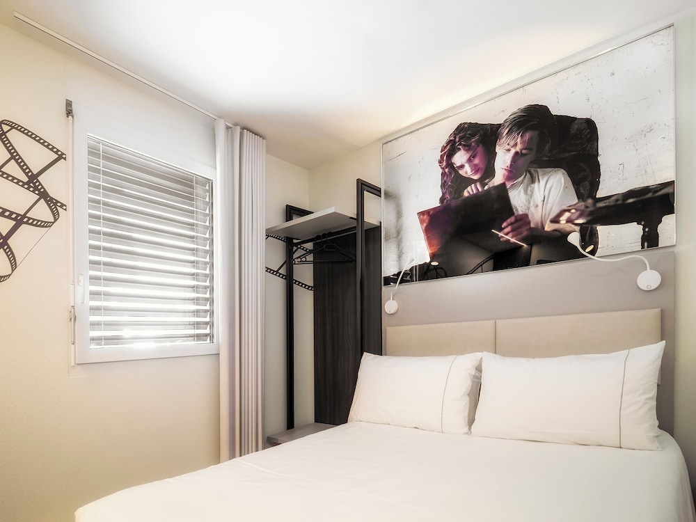 Habitación accesible para sillas de ruedas con 1 cama doble (160 x 200 cm) del hotel Ibis Locarno