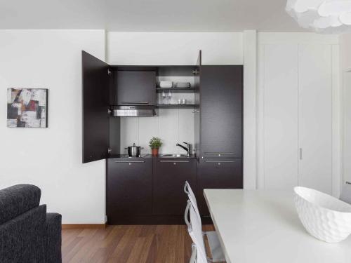 Suite Junior con 1 cama doble del hotel Ibis Locarno. Foto 2