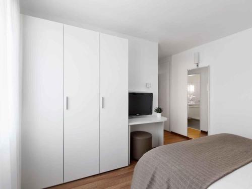 Suite Junior con 1 cama doble del hotel Ibis Locarno. Foto 4
