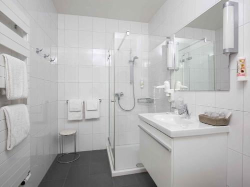 Suite Junior con 1 cama doble del hotel Ibis Locarno. Foto 5