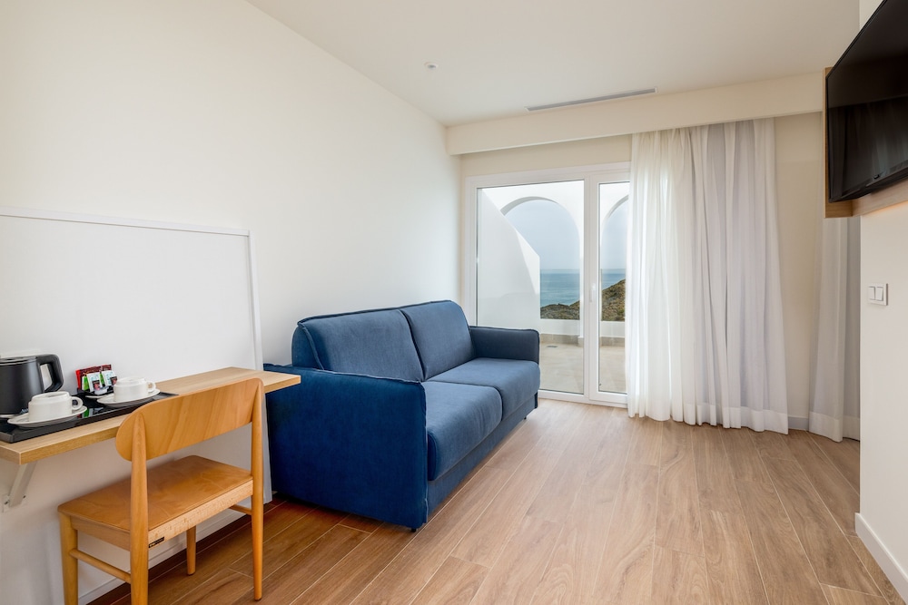 Suite familiar, 1 habitación, terraza, vistas al mar del hotel Playamojácar. Foto 3