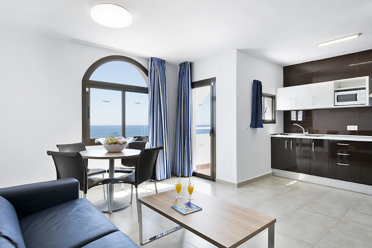 Apartamento 2 dormitorios Vista Mar o Vista Piscina del hotel Apartamentos Turísticos Best Pueblo Indalo. Foto 3