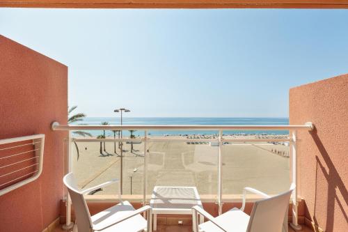 Habitación Doble con vistas frontales al mar del hotel Best Roquetas. Foto 4
