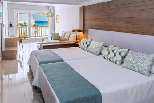 Junior Suite Royal del hotel Mediterraneo Bay Hotel & Resort