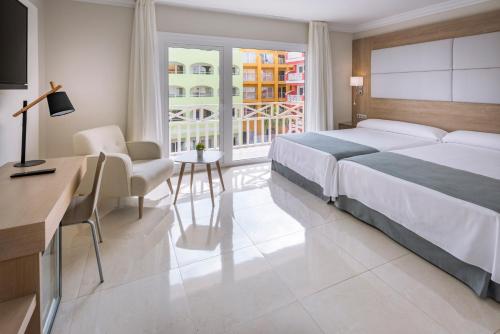 Junior Suite del hotel Mediterraneo Bay Hotel & Resort. Foto 1