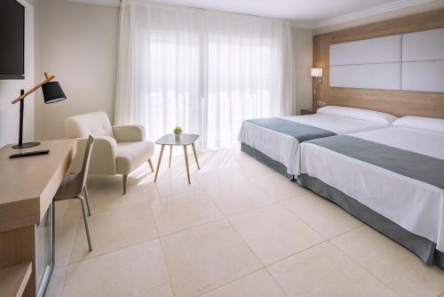 Habitación Doble del hotel Mediterraneo Bay Hotel & Resort. Foto 4