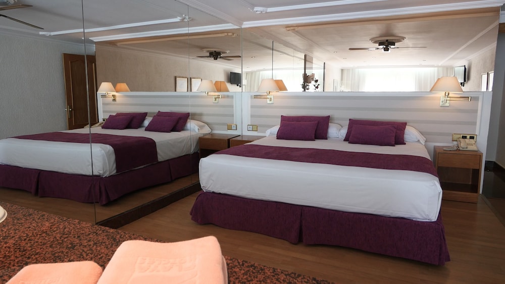 Suite Playa del hotel Playacapricho. Foto 1