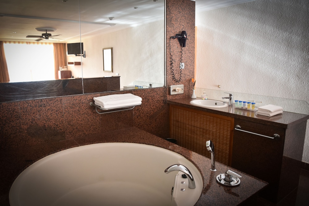 Suite Playa del hotel Playacapricho. Foto 11
