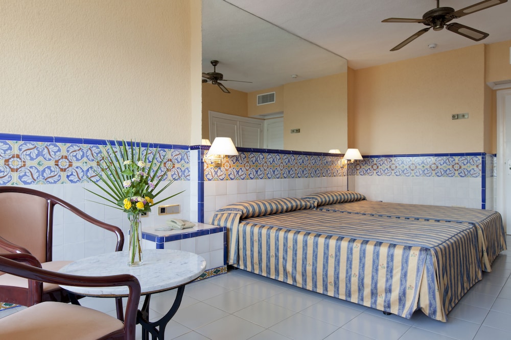 Habitación individual del hotel Playalinda Aquapark y SPA. Foto 1