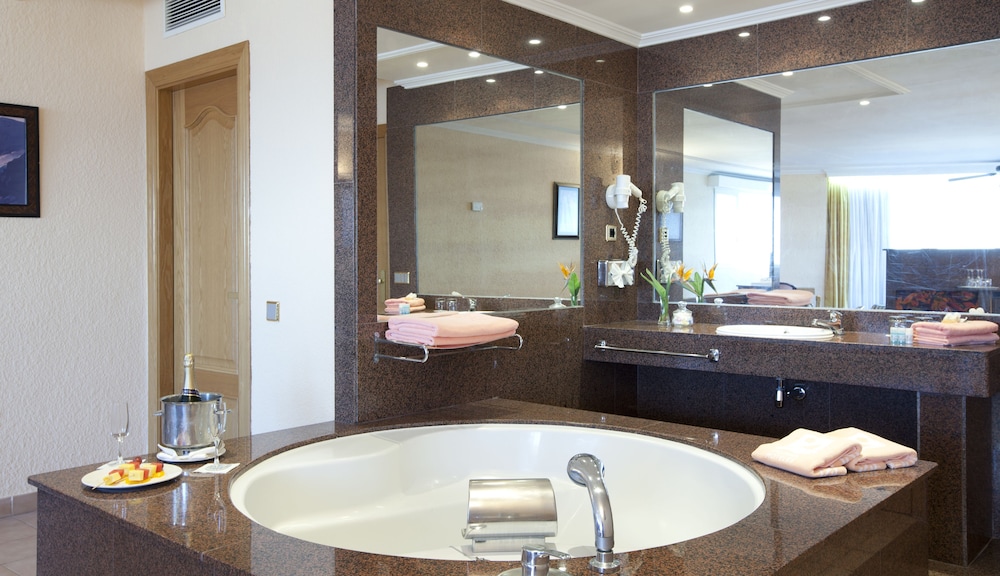 Suite junior del hotel Playalinda Aquapark y SPA. Foto 4