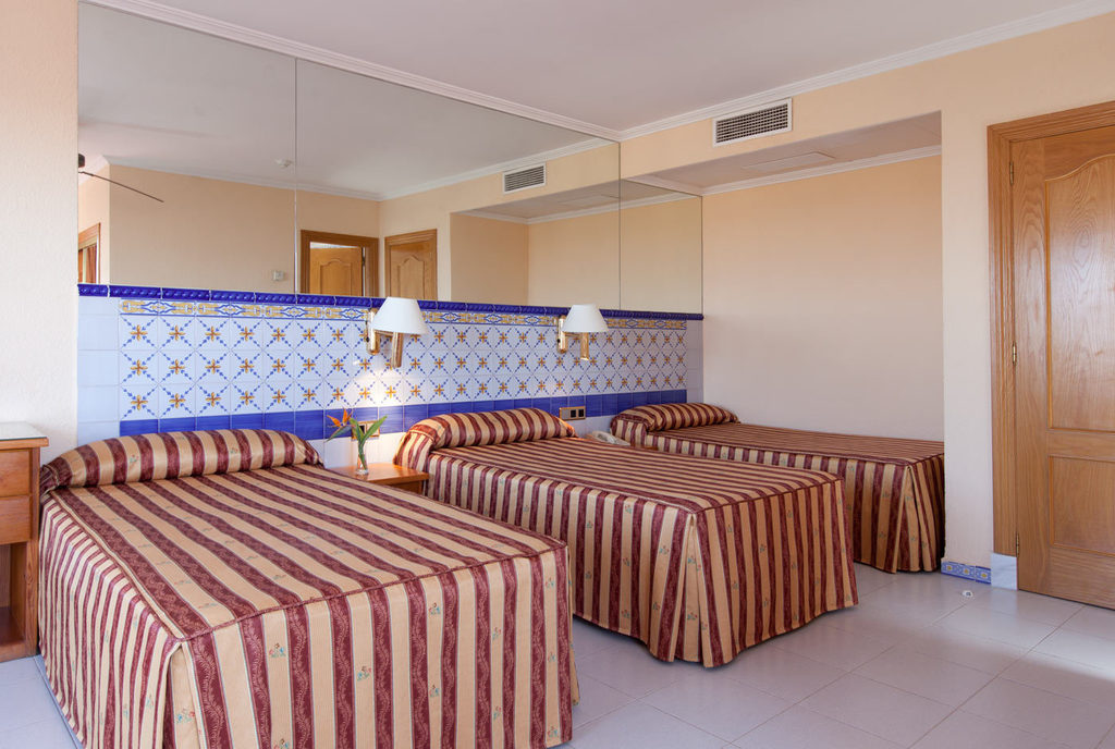 Habitación familiar del hotel Playasol Aquapark & Spa. Foto 2