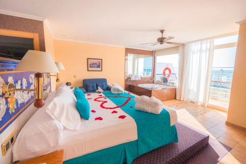 Suite con acceso a la piscina del hotel Playasol Aquapark & Spa. Foto 1