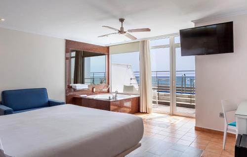 Suite con acceso a la piscina del hotel Playasol Aquapark & Spa. Foto 2