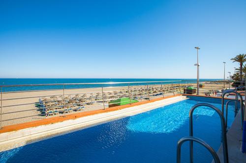 Suite con acceso a la piscina del hotel Playasol Aquapark & Spa. Foto 3