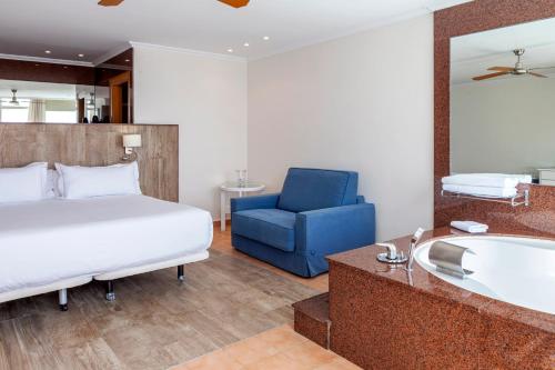 Suite con acceso a la piscina del hotel Playasol Aquapark & Spa. Foto 5