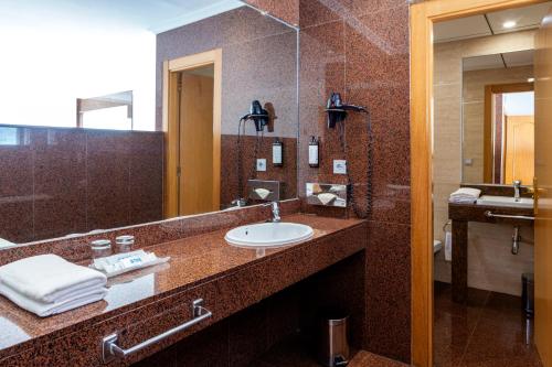 Suite con acceso a la piscina del hotel Playasol Aquapark & Spa. Foto 8