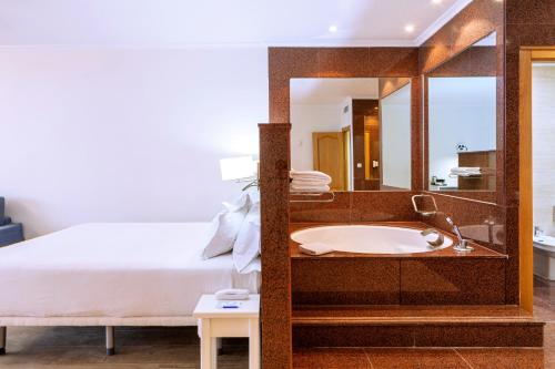 Suite del hotel Playasol Aquapark & Spa. Foto 7