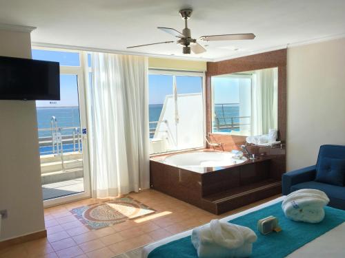 Suite Junior del hotel Playasol Aquapark & Spa. Foto 6