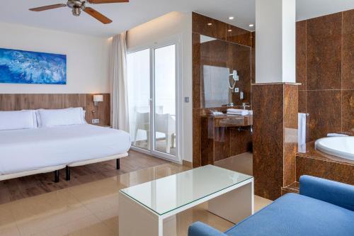 Suite Junior del hotel Playasol Aquapark & Spa. Foto 15