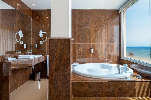 Suite Junior del hotel Playasol Aquapark & Spa. Foto 19