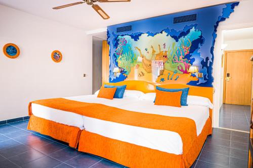 Habitación Temática del hotel Diver Roquetas by Senator. Foto 1