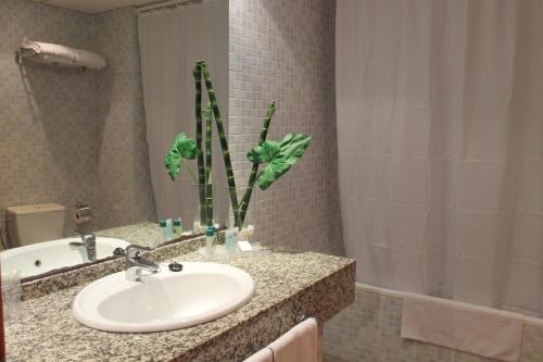 Habitación Doble del hotel Advise Reina. Foto 4