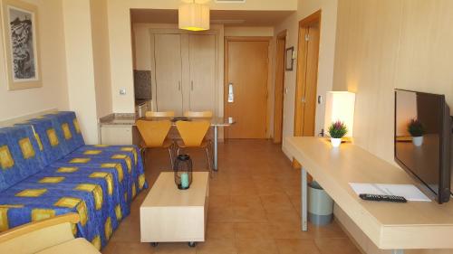 Apartamento Balcón o Terraza 1 habitación Sofá Cama incluido 1 Cama doble kitchenette del hotel Advise Reina. Foto 5