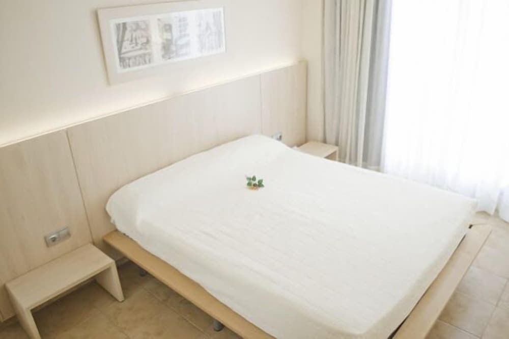 Habitación Doble del hotel Advise Reina. Foto 2