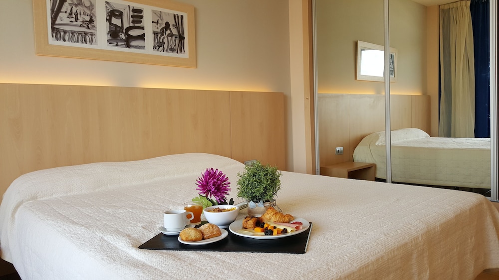Apartamento estandar del hotel Advise Reina. Foto 1