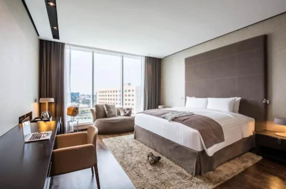 HABITACIÓN SUPERIOR con 1 cama king size del hotel The Canvas Dubai - Mgallery Collection