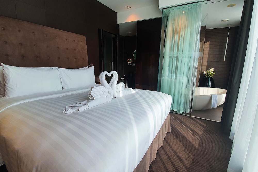 SUITE JUNIOR, 1 Cama King Size del hotel The Canvas Dubai - Mgallery Collection. Foto 1