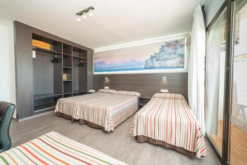 Habitación cuádruple 4 camas individuales del hotel Prado II