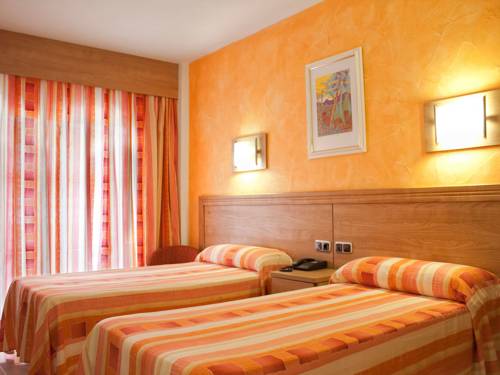 Habitación doble 2 camas del hotel Servigroup Papa Luna