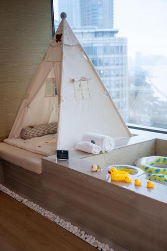 Family Oasis with Kids Pool del hotel Banyan Tree Shanghai On The Bund. Foto 5