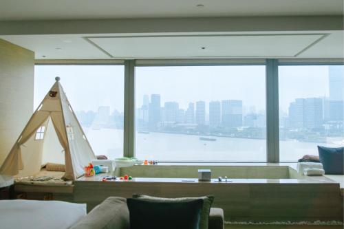 Family Oasis with Kids Pool del hotel Banyan Tree Shanghai On The Bund. Foto 7